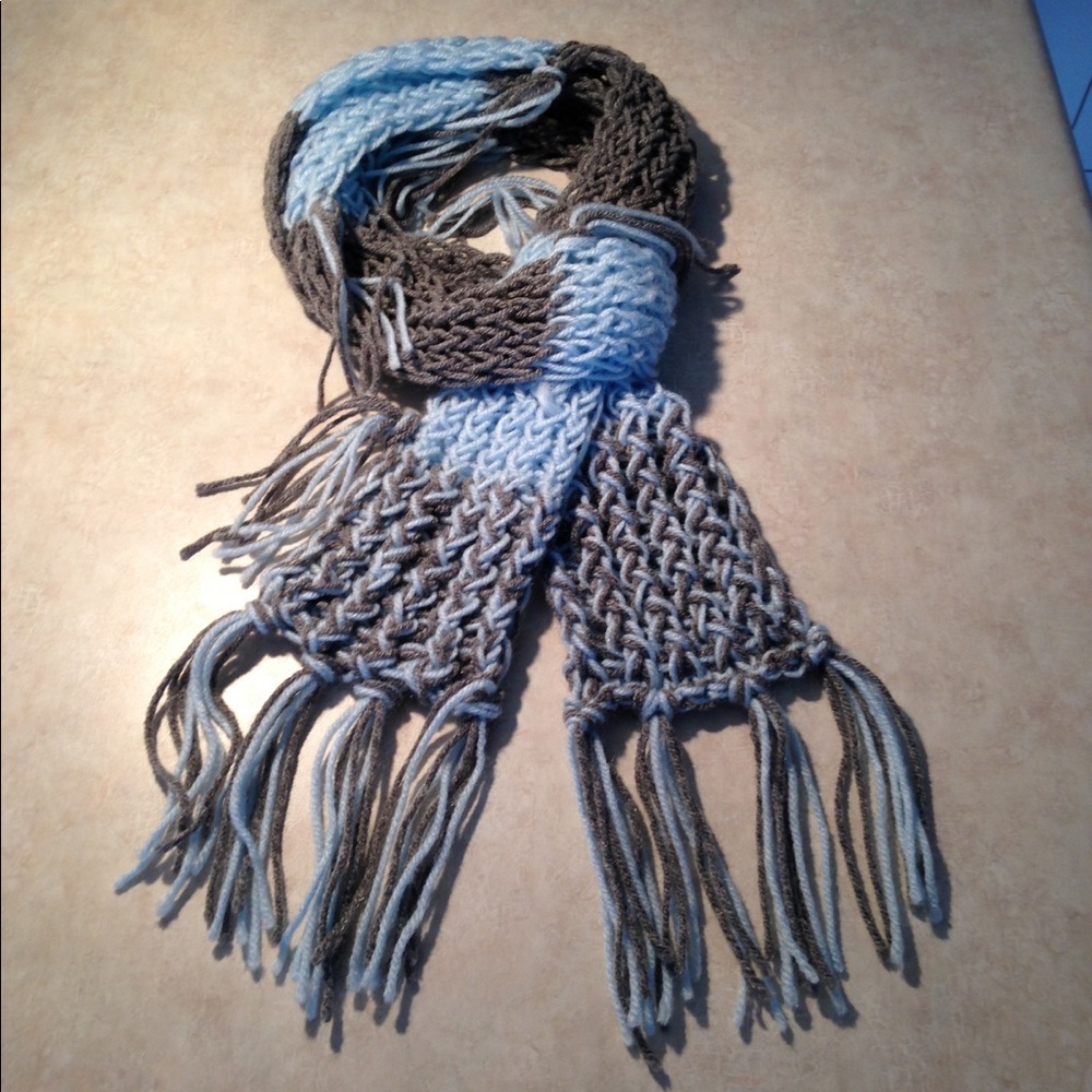 Knit Fringed Scarf Blue Gray